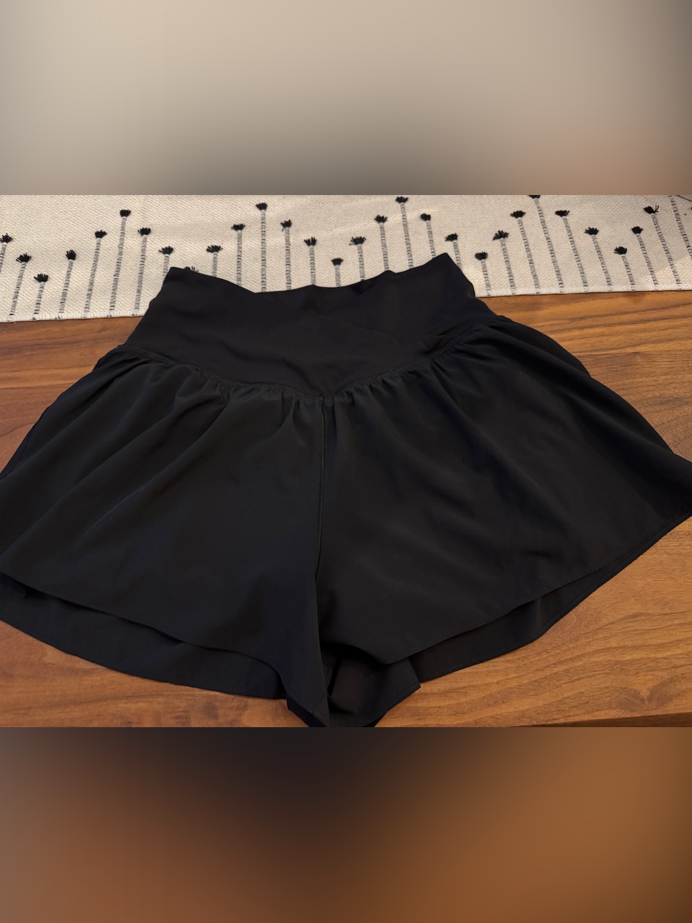 Aerie OFFLINE Women's Black High-Waist Flowy Shorts